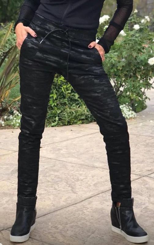 Chic leather tops for women-Shely Camo Jogger Pants In Black